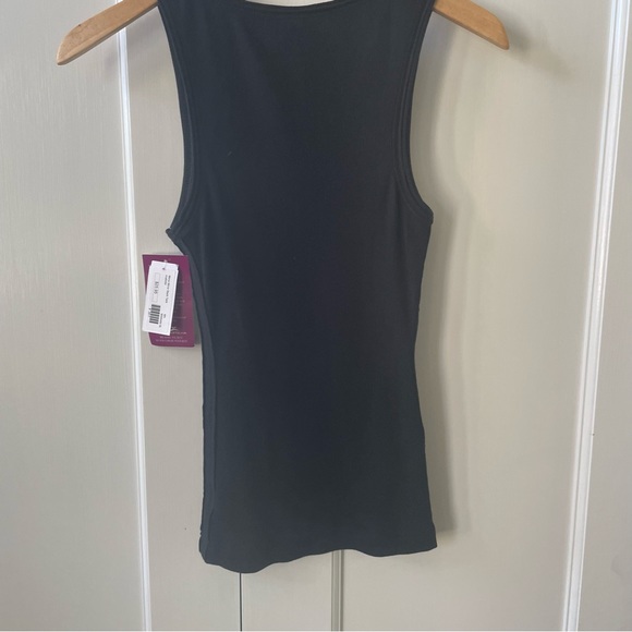 Motion wear NWT Black tank top with a sprinkle design on the front - Picture 2 of 5